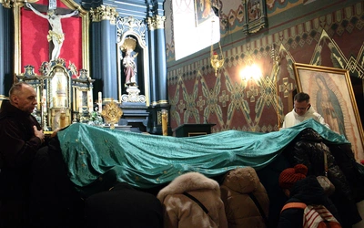 Schowaj się w ramionach Mamy...