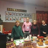 Uczniowie ze Szkolnego Koła Caritas połączyli walentynki ze Światowym Dniem Chorego