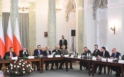 Szef MON: na RBN przedstawiliśmy bardzo szerokie wyjaśnienia dotyczące SAFE