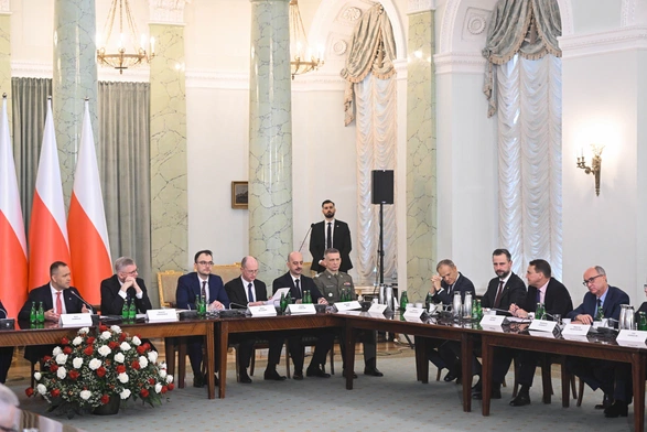 Szef MON: na RBN przedstawiliśmy bardzo szerokie wyjaśnienia dotyczące SAFE