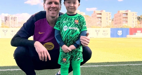 Wojtek Feliks z rodziną w Barcelonie na zaproszenie Wojciecha Szczęsnego