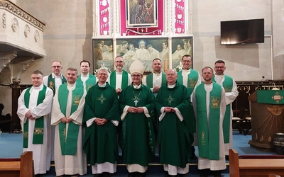 Spotkanie abp. Andrzeja Przybylskiego z kapłanami pracującymi w Polskiej Misji Katolickiej w Anglii i Walii