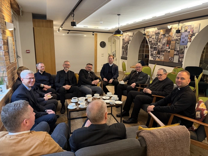 Spotkanie abp. Andrzeja Przybylskiego z kapłanami pracującymi w Polskiej Misji Katolickiej w Anglii i Walii