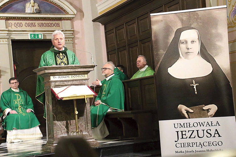 – W jej życiu i powołaniu odczytujemy mocne przesłanie, że człowiek wierny do ostatnich dni życia może być twórczy,  jeśli jest w nim żywa  pasja do Boga i człowieka  – przekonywał  o. Zdzisław Kijas.
