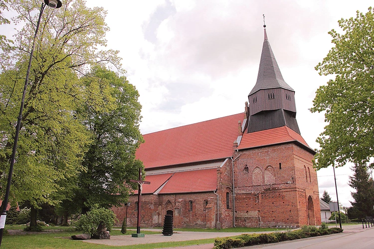 Charakterystyczna drewniana wieża to znak rozpoznawczy świątyni.