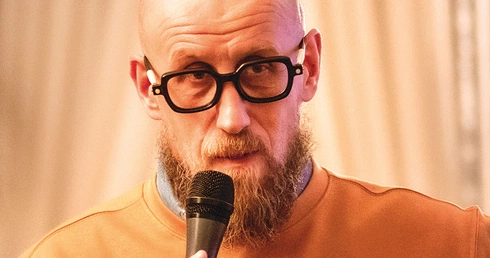 – W praktyce ucieczka zaczyna się od języka. Zamiast „ja”, pojawia się bezpieczne „ludzie” – tłumaczył K. Demczuk. 