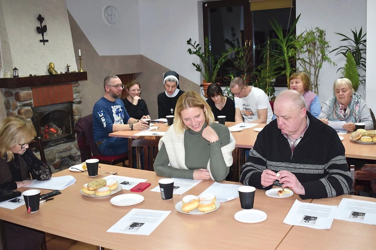 Dobra atmosfera i piękne słowo znajdują zainteresowanych.