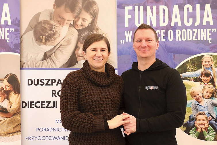 Anna i Piotr Napierajowie prowadzą spotkania przygotowujące do małżeństwa w języku angielskim. – Spotkania z narzeczonymi to dla nas przede wszystkim radość towarzyszenia ludziom, którzy chcą swoją miłość budować na fundamencie wiary – mówią.