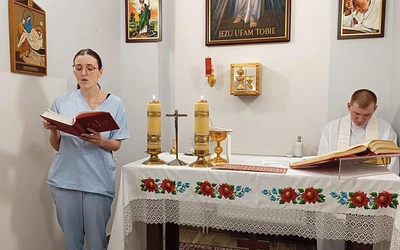  W łowickim szpitalu z pacjentami modlił się personel medyczny.