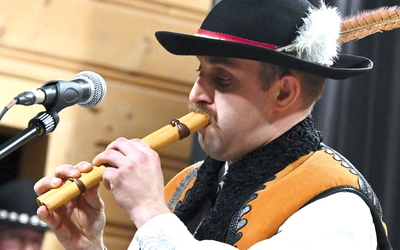 – Bywa, że zrobione przez siebie instrumenty przekazuję bliskim w prezencie. To dość oryginalny upominek – cieszy się pan Robert.