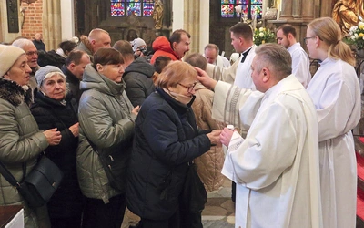 Po liturgii chętni mogli przyjąć sakrament namaszczenia chorych.