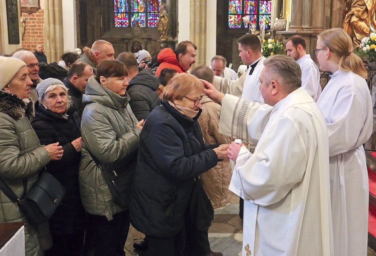 Po liturgii chętni mogli przyjąć sakrament namaszczenia chorych.