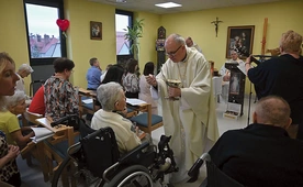  W Dzień Chorego, który  przypada 11 lutego,  we wspomnienie NMP z Lourdes, w kościołach, szpitalach, hospicjach sprawowane  są Msze Święte w intencji chorych.