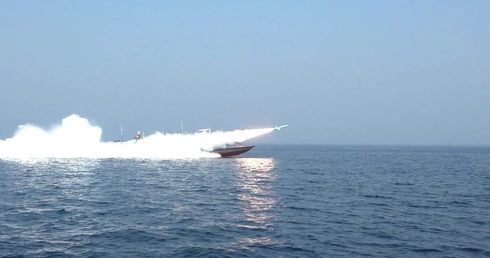 Ćwiczenia Irańczyków w cieśninie Ormuz