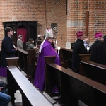 Liturgia stacyjna w Opolu. Procesja do katedry