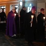 Liturgia stacyjna w Opolu. Procesja do katedry