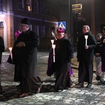 Liturgia stacyjna w Opolu. Procesja do katedry