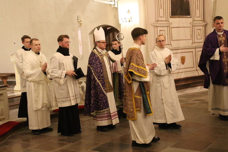 Płock. Popielec w katedrze