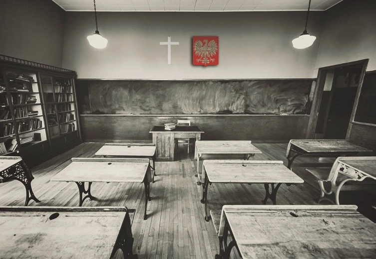 W gdańskim liceum uczniowie nie zgodzili się na zdejmowanie krzyży. Gdy nie pomogły groźby, komuniści postanowili zlikwidować opozycyjną szkołę