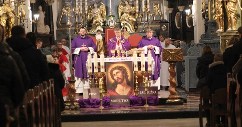 Środa Popielcowa. Popiół i odwaga słabości