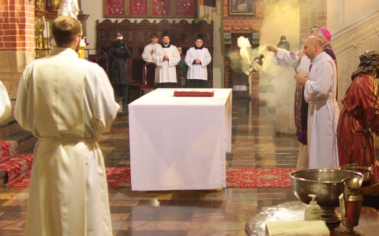 Posypanie głów popiołem