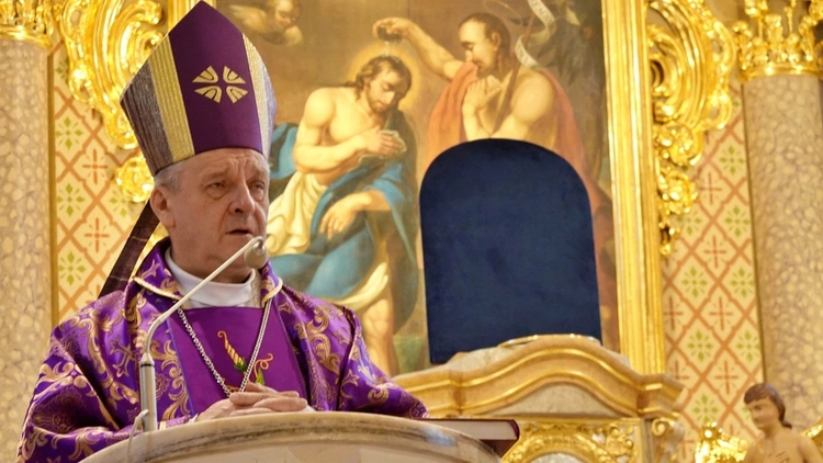 Bp Roman Pindel przewodniczył Mszy św., która rozpoczęła dzienną adorację Najświętszego Sakramentu w Brennej.