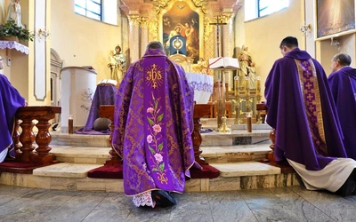 Od 19 lutego 2026 r. w Brennej Centrum trwa dzienna adoracja Najświętszego Sakramentu.