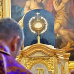 Rozpoczęcie dziennej adoracji Najświętszego Sakramentu w Brennej