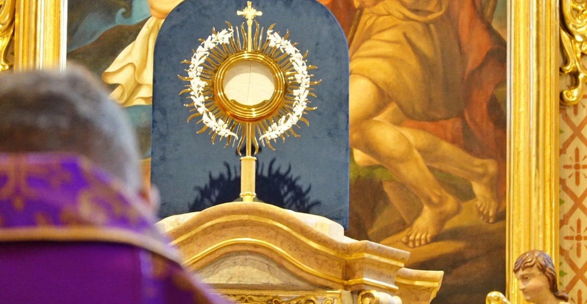 Rozpoczęcie dziennej adoracji Najświętszego Sakramentu w Brennej