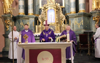 Między ołtarzem a Solidarnością