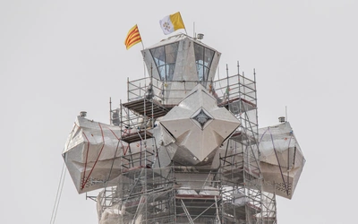 Sagrada Familia - najwyższa świątynia katolicka na świecie - osiągnęła swój szczytowy punkt. Zobacz zdjęcia!