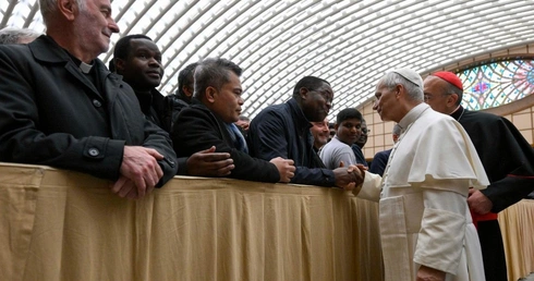 Papież do księży: Ludzie chcą zobaczyć naszą wiarę