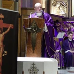 Katedra św. Mikołaja w Bielsku-Białej. Modlitwa za osoby skrzywdzone wykorzystaniem seksualnym