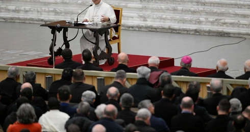 Papież do kapłanów: Nie piszcie homilii ze sztuczną inteligencją