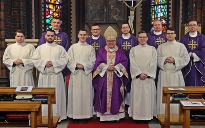 Klerycy wrocławskiego seminarium przyjęli posługi lektoratu i akolitatu