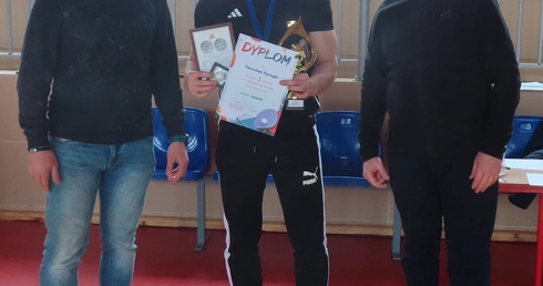 Górale, którzy grają w tenisa stołowego