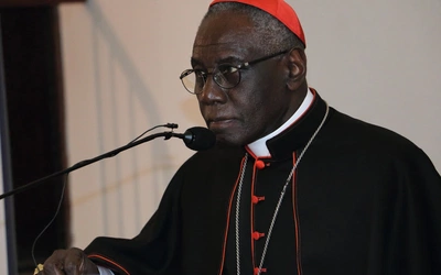 Kard. Sarah apeluje do lefebrystów o jedność z Kościołem rzymskim i posłuszeństwo papieżowi