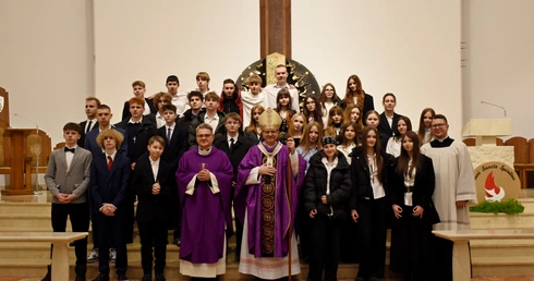 Abp Wojda: Przez bierzmowanie stajemy się uczniami i misjonarzami Jezusa