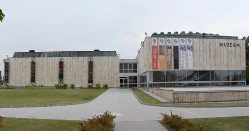 Kuria zareagowała na kontrowersyjną wystawę w gnieźnieńskim muzeum