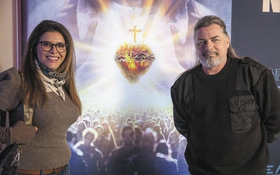 „Dla Boga nie ma rzeczy niemożliwych”. Rozmowa z twórcami dokumentu „Najświętsze Serce”