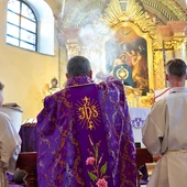 Bp Roman Pindel zainaugurował całodzienną adorację w kolejnej świątyni. 