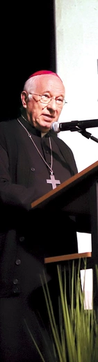 Bp Dziuba w swoim artykule opisał wizyty kardynała Wyszyńskiego w mieście. 