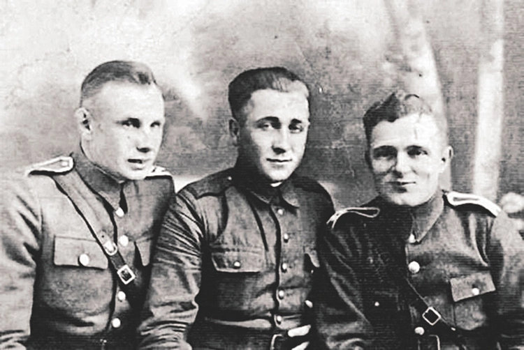 Józef Franczak (w środku) walczył  najdłużej.