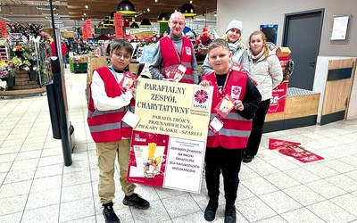 Prowadzący zbiórkę w jej trakcie bardzo starają się pozytywnie zaskoczyć klientów. Przebrania czy ozdoby na wózkach od razu wywołują uśmiech i zapraszają do włączenia się do inicjatywy.