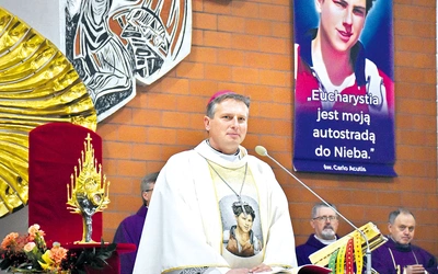 Każdego 12. dnia miesiąca o godz. 18 w kościele odmawiana będzie nowenna do św. Carla wraz z uczczeniem jego relikwii. Wierni będą mogli składać do specjalnej skrzynki pod obrazem prośby i podziękowania, które zostaną odczytane podczas modlitwy.