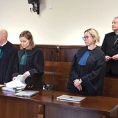 Pasterz diecezji szczerze i wyczerpująco przedstawił chronologię podejmowanych równoległych działań na gruncie prawa kościelnego i państwowego.