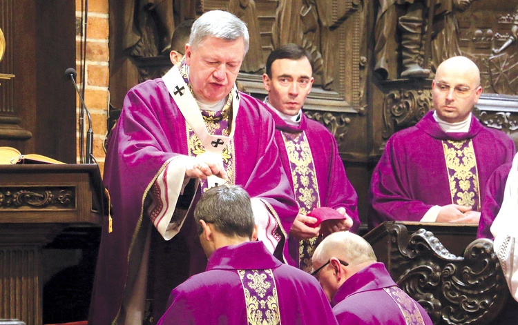 – Przed nami czas nie tylko zmiany praktyk,  ale przemiany serca i powrotu do Boga – przypomniał metropolita wrocławski.