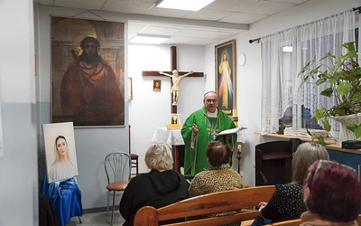 – Oczekujemy niezwykłych znaków, a Bóg cały czas troszczy się o nas. Uczmy się przeżywać najlepiej chwilę, która trwa – mówił bp Jacek Kiciński.