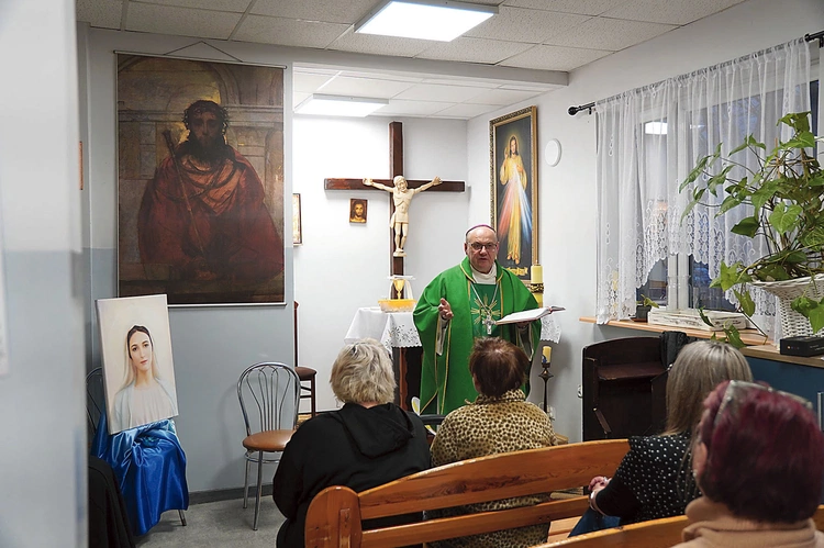 – Oczekujemy niezwykłych znaków, a Bóg cały czas troszczy się o nas. Uczmy się przeżywać najlepiej chwilę, która trwa – mówił bp Jacek Kiciński.