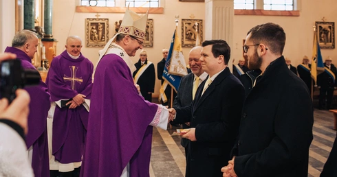 Wierność drogą służby